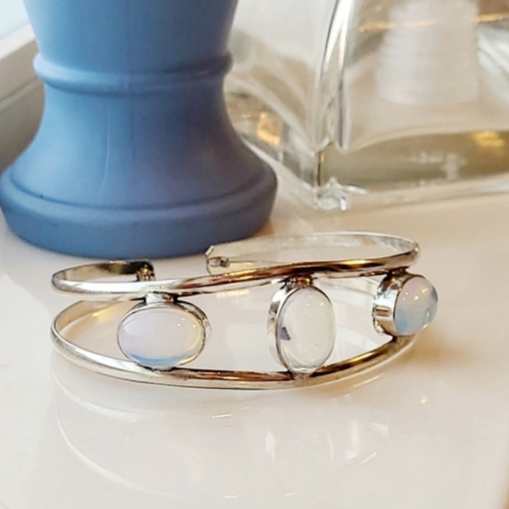 π§ββοΈHPπ§ββοΈArtisan Genuine Opalite Oval Tri-Stone Silver Cuff Bracelet